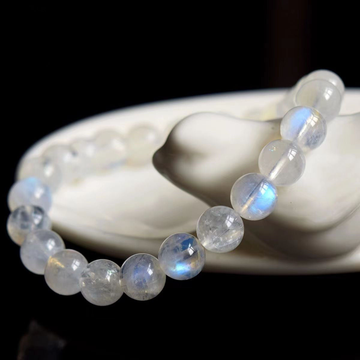 Feng Shui Moonstone Bracelet -【Attract Pure Love & Soothing Mind】