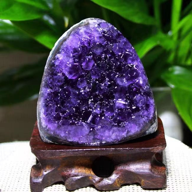 Amethyst Cave Feng Shui Wealth Attracting Ornaments -【Attracts Wealth & Empower Life】