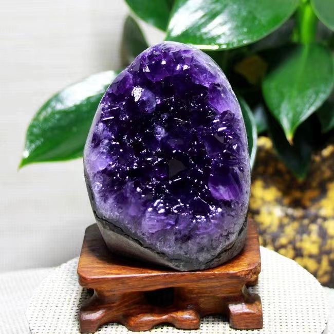 Amethyst Cave Feng Shui Wealth Attracting Ornaments -【Attracts Wealth & Empower Life】