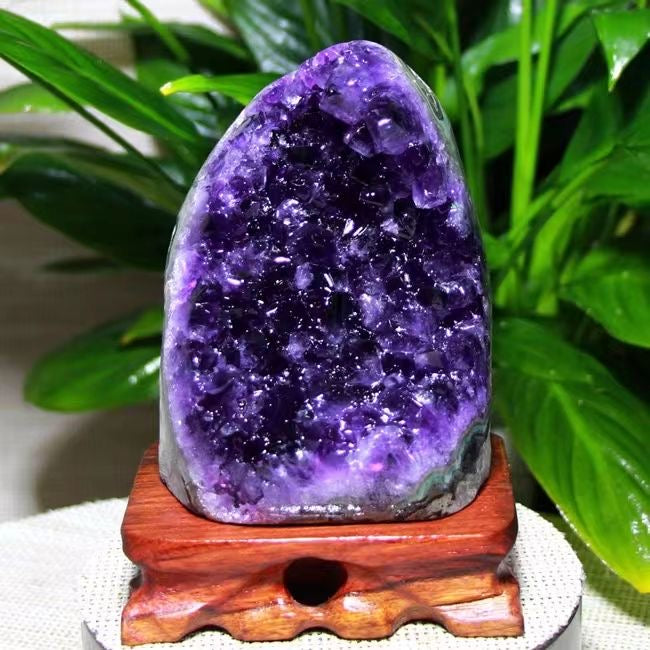 Amethyst Cave Feng Shui Wealth Attracting Ornaments -【Attracts Wealth & Empower Life】