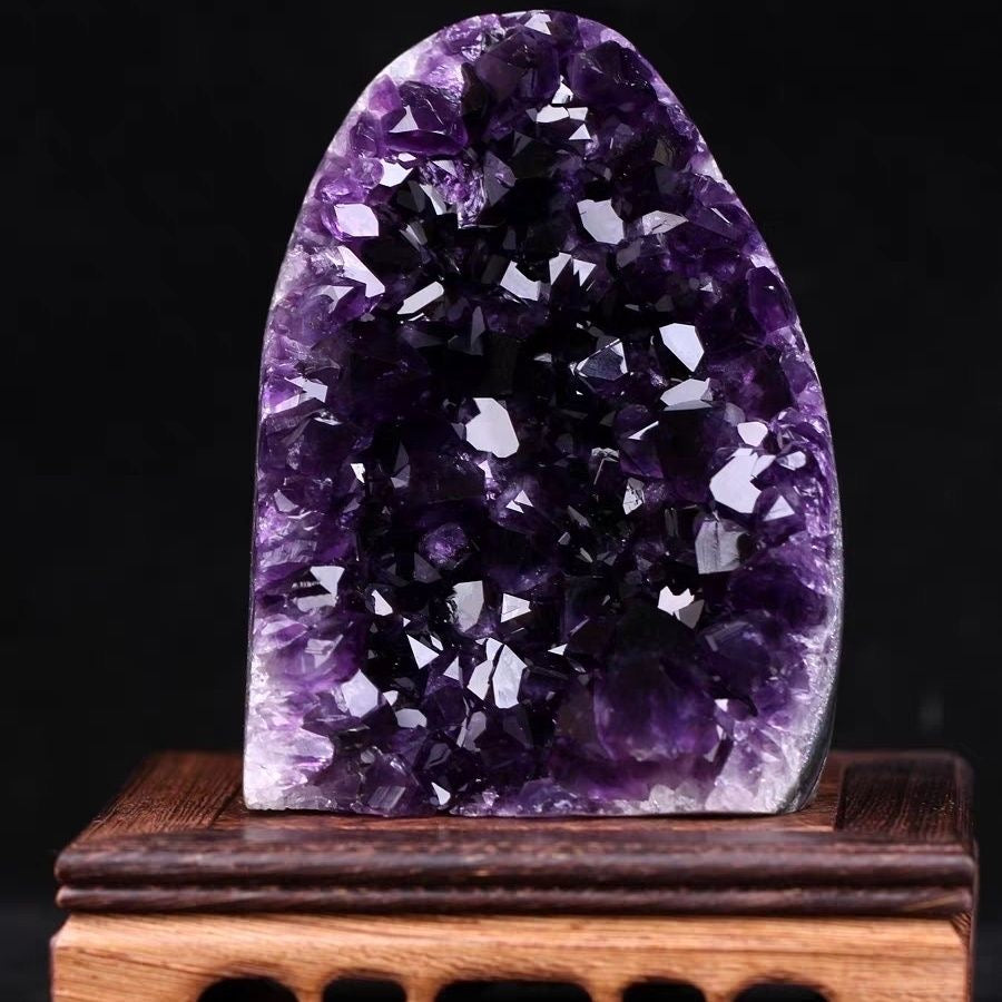 Amethyst Cave Feng Shui Wealth Attracting Ornaments -【Attracts Wealth & Empower Life】